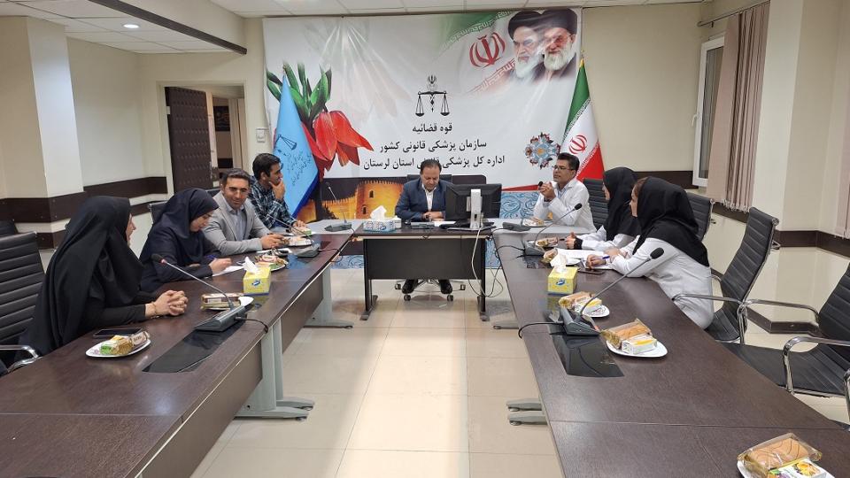 جلسه دکتر فارسی نژاد مدیرکل پزشکی قانونی با معاونت سازمان غذا و دارو استان لرستان